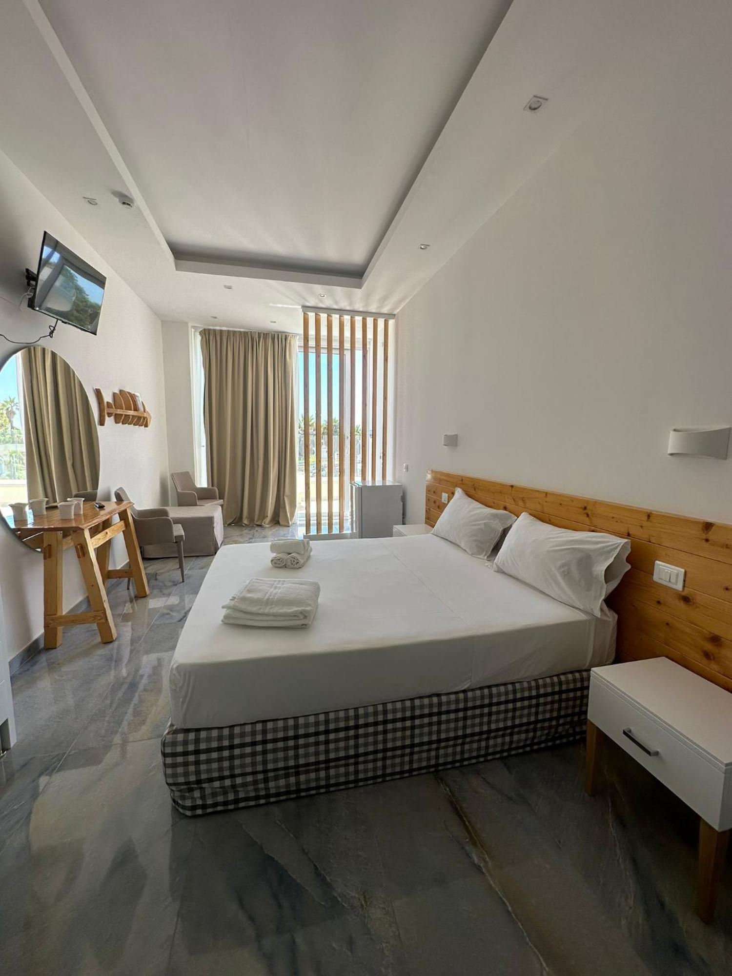 Jonium Hotel - Amazing Sea View And Swimming Pool Pulsano Εξωτερικό φωτογραφία