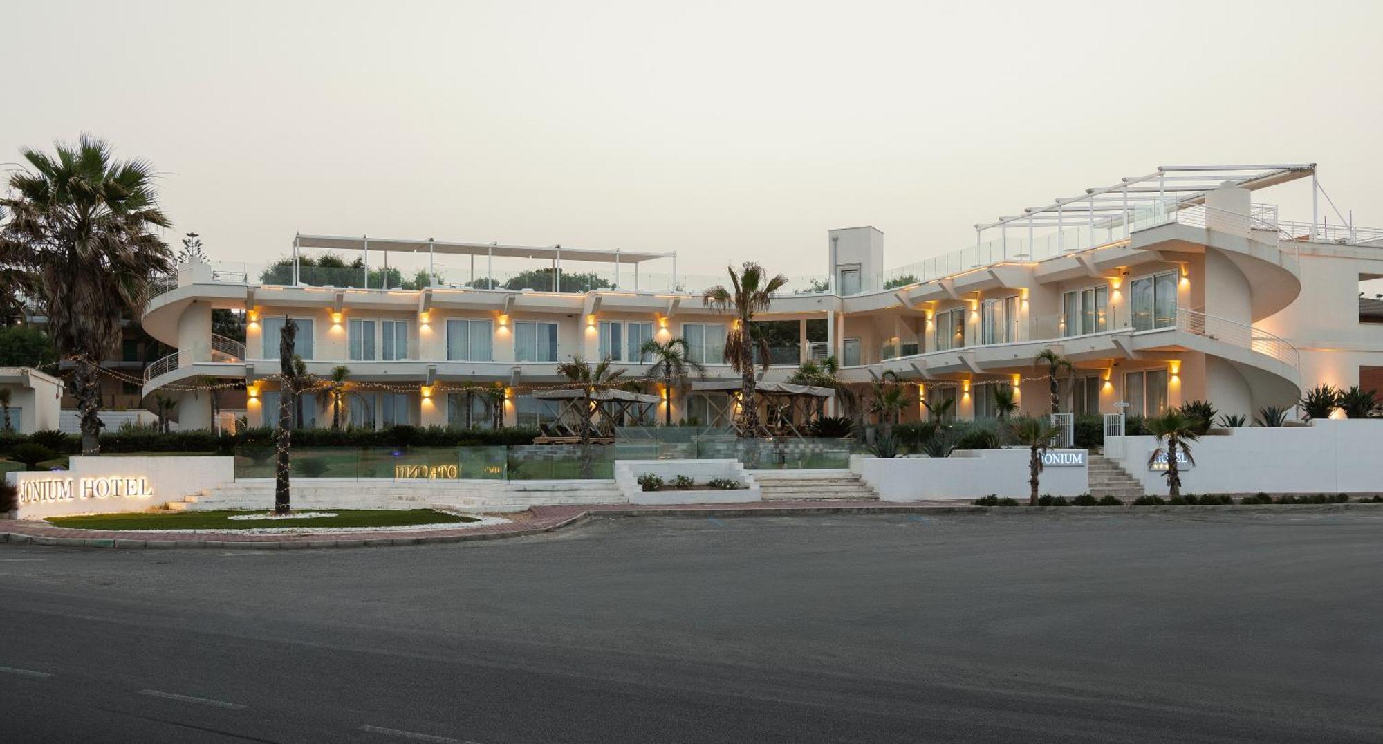 Jonium Hotel - Amazing Sea View And Swimming Pool Pulsano Εξωτερικό φωτογραφία